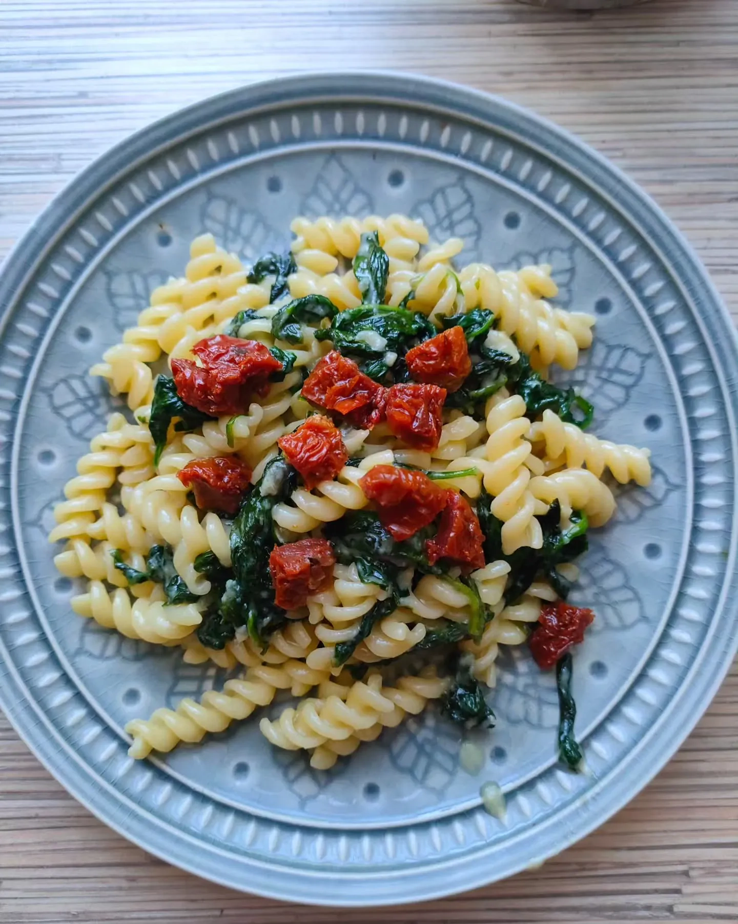 Makaron z gorgonzolą i suszonymi pomidorami