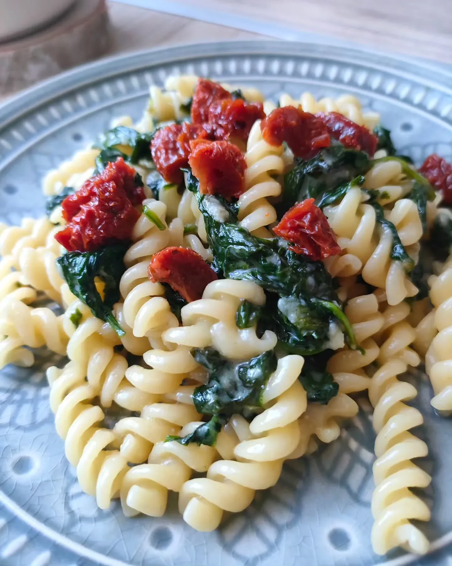 Makaron z gorgonzolą i suszonymi pomidorami