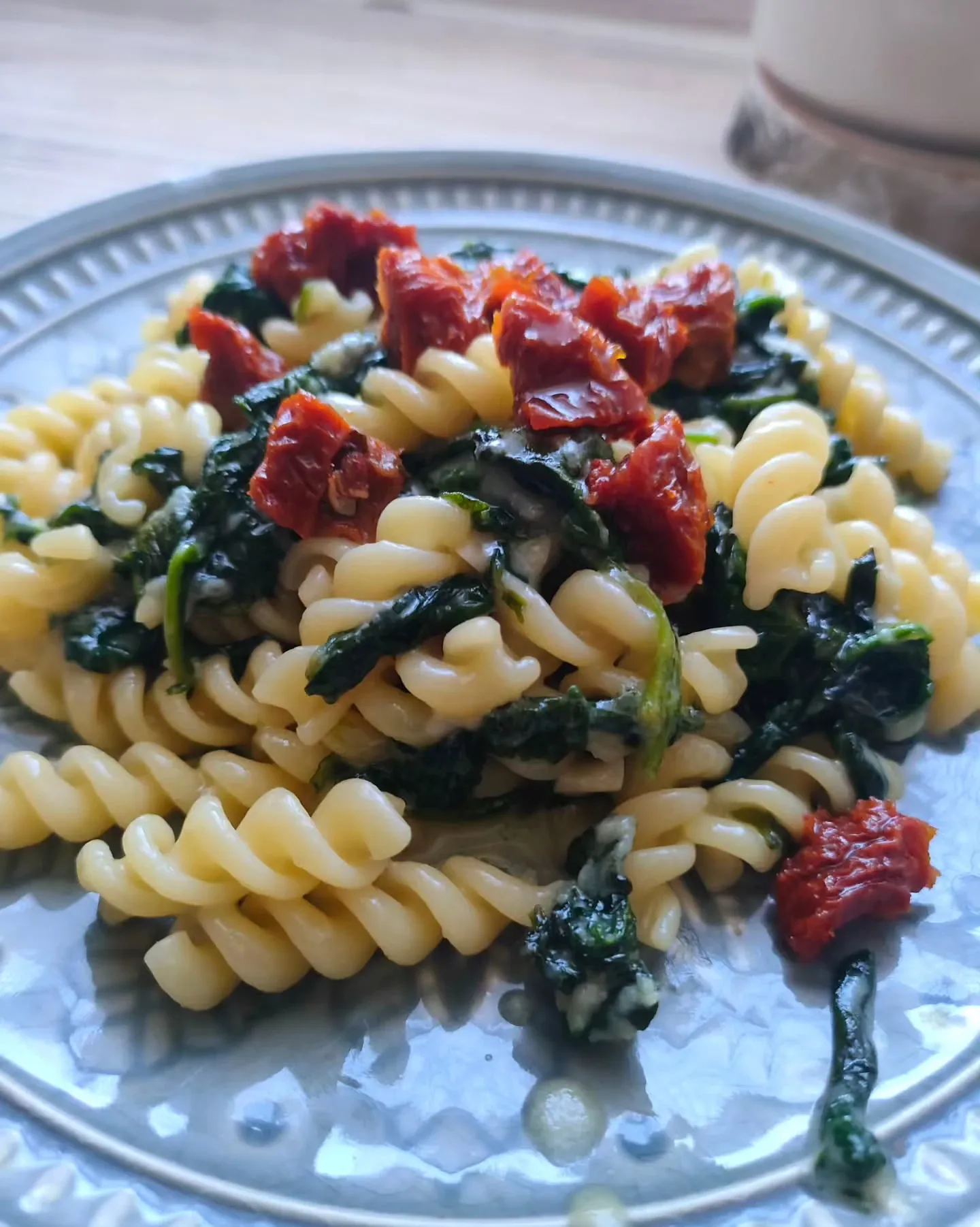 Makaron z gorgonzolą i suszonymi pomidorami