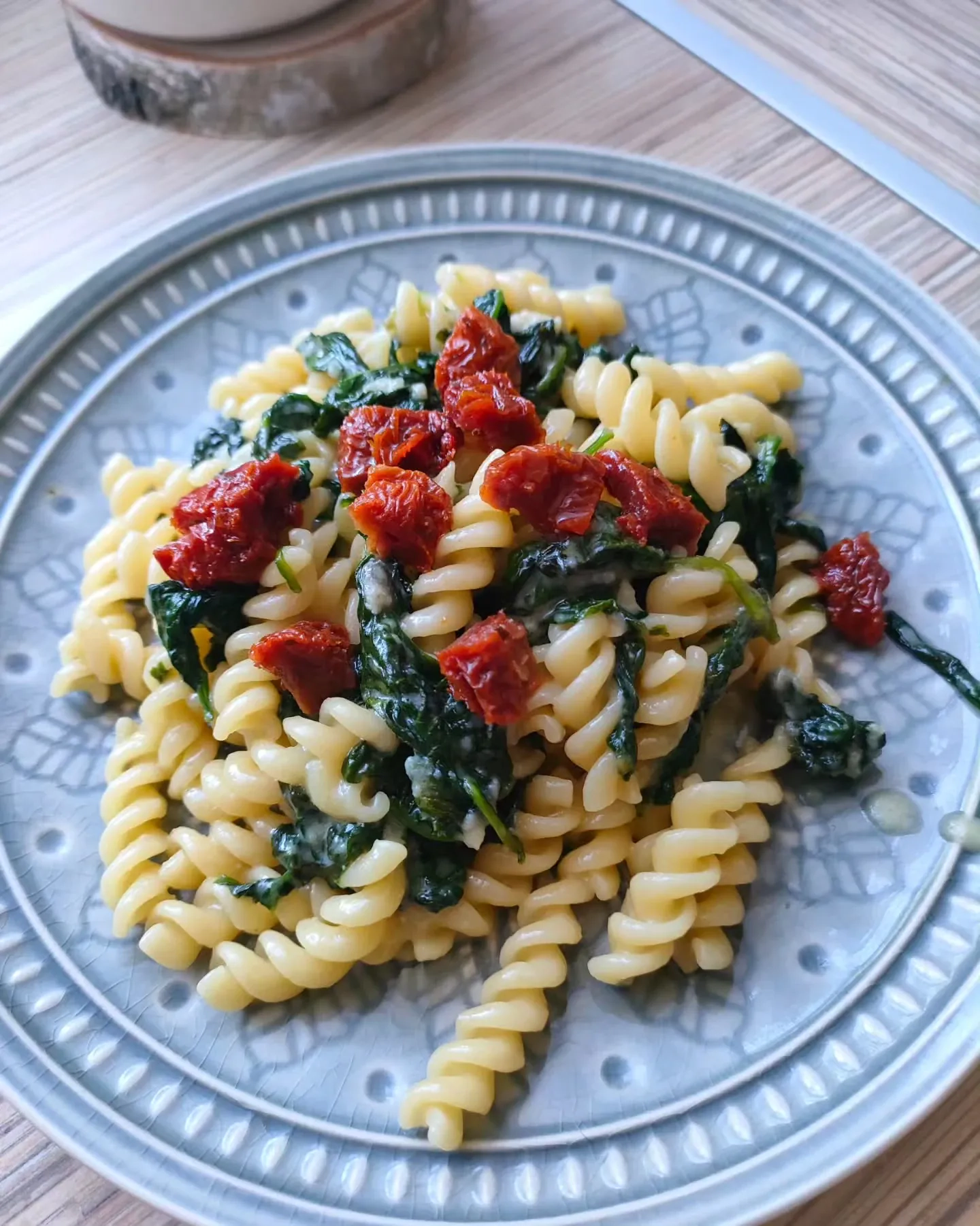 Makaron z gorgonzolą i suszonymi pomidorami