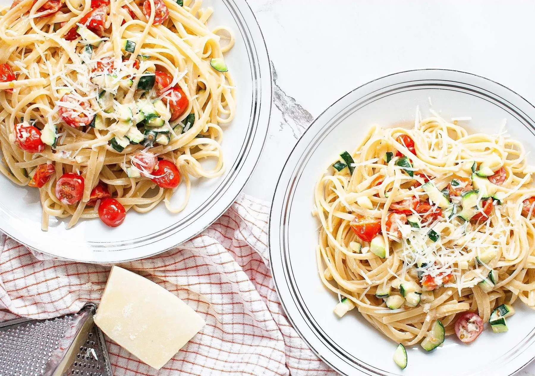 Makaron z gorgonzolą i pomidorami