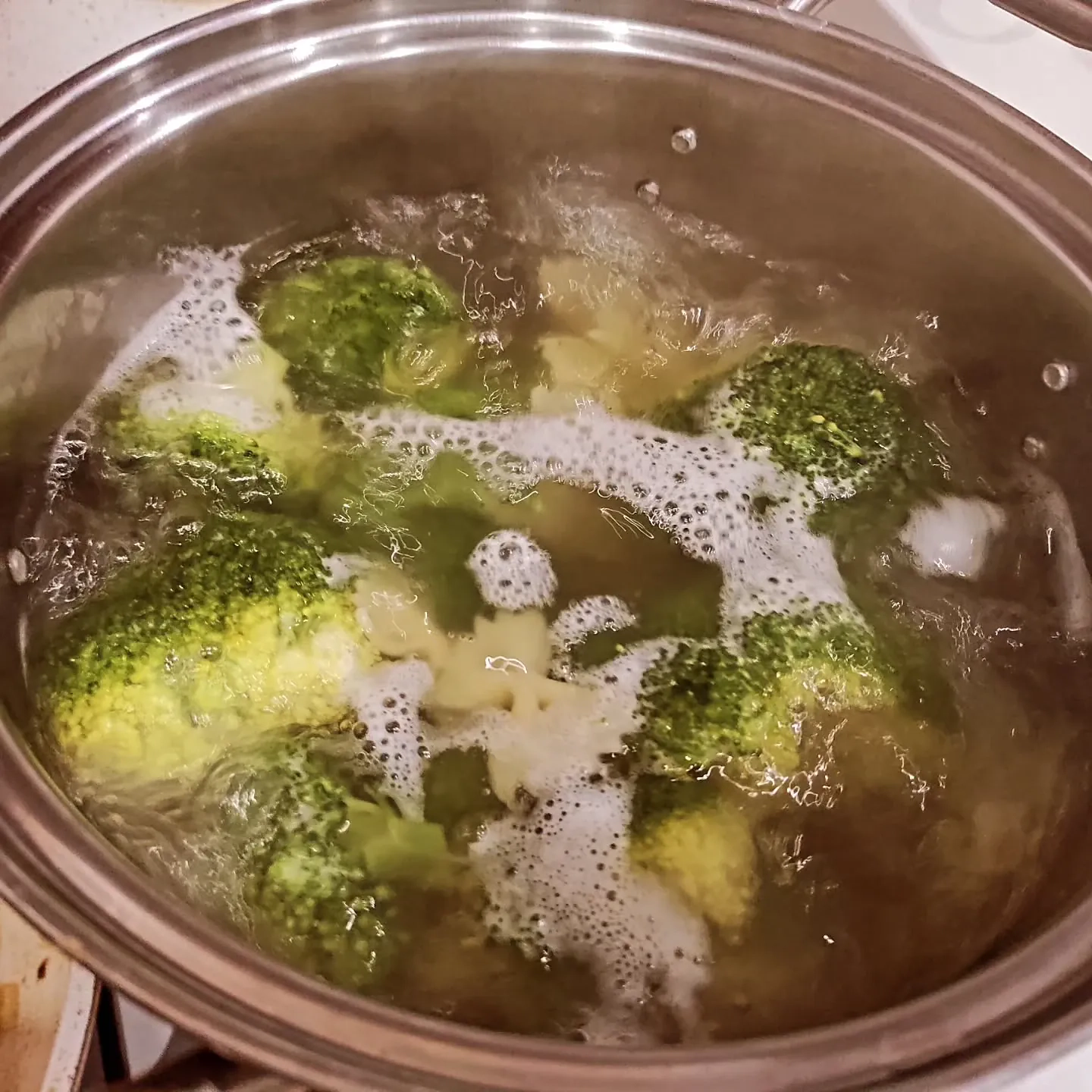 Makaron z gorgonzolą i szynką parmeńską