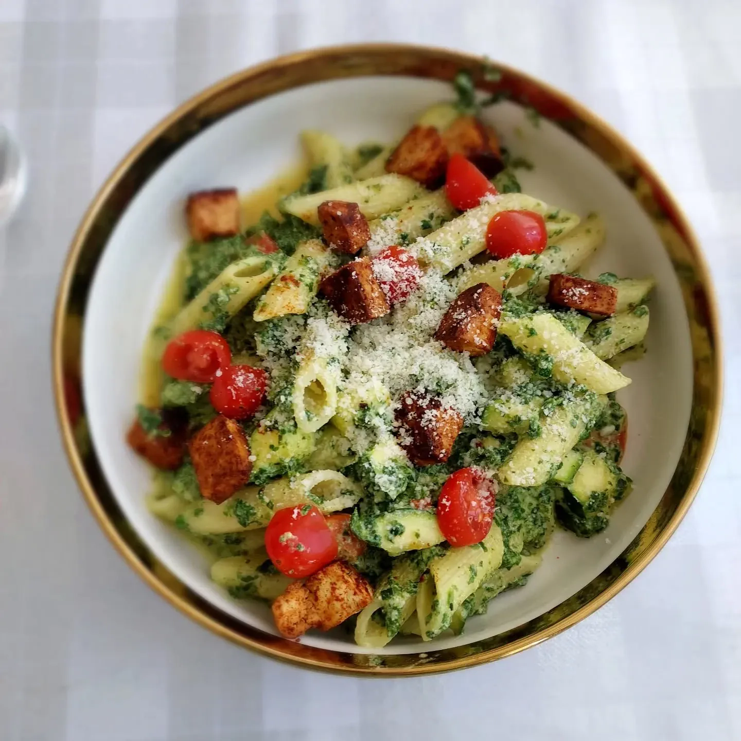 Makaron z serem ricotta i pomidorkami