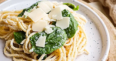 Makaron z serem ricotta i szpinakiem