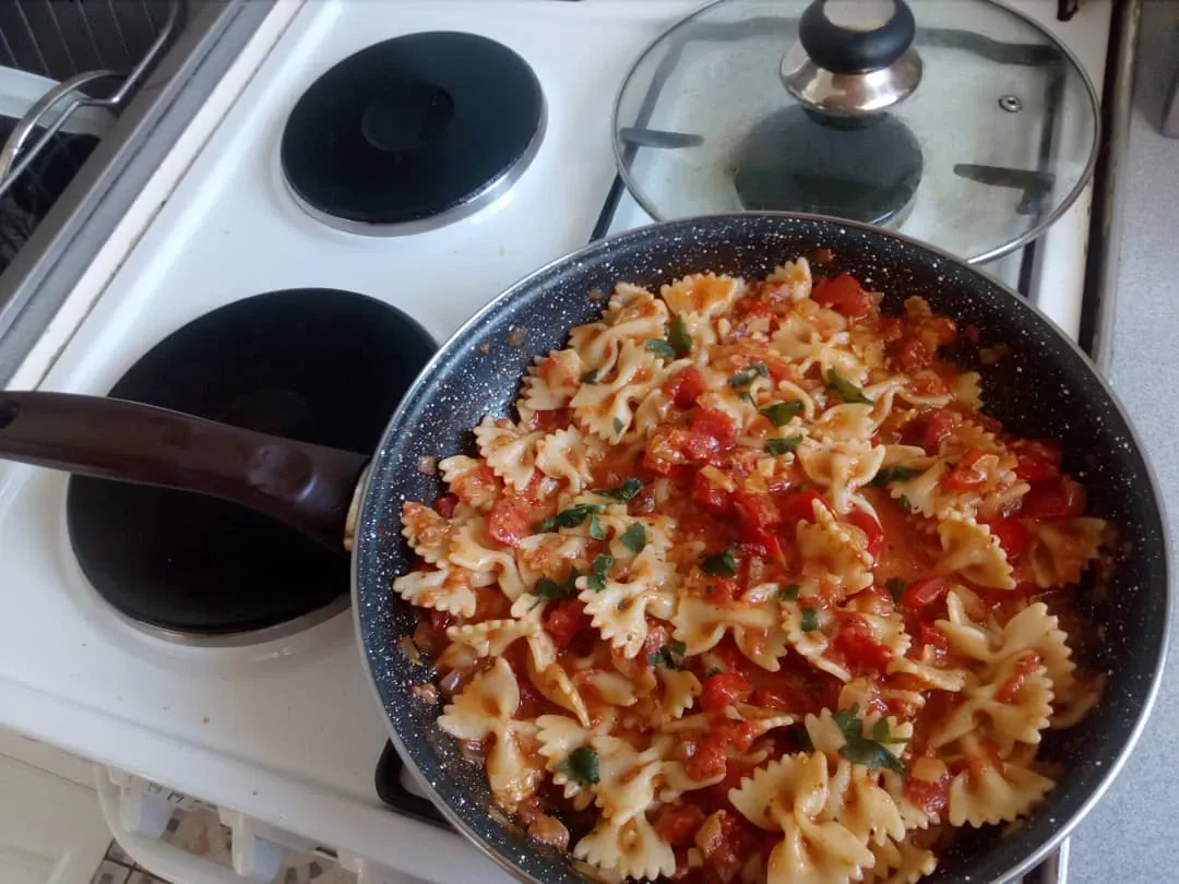 Makaron z sosem pomidorowym i ricotta