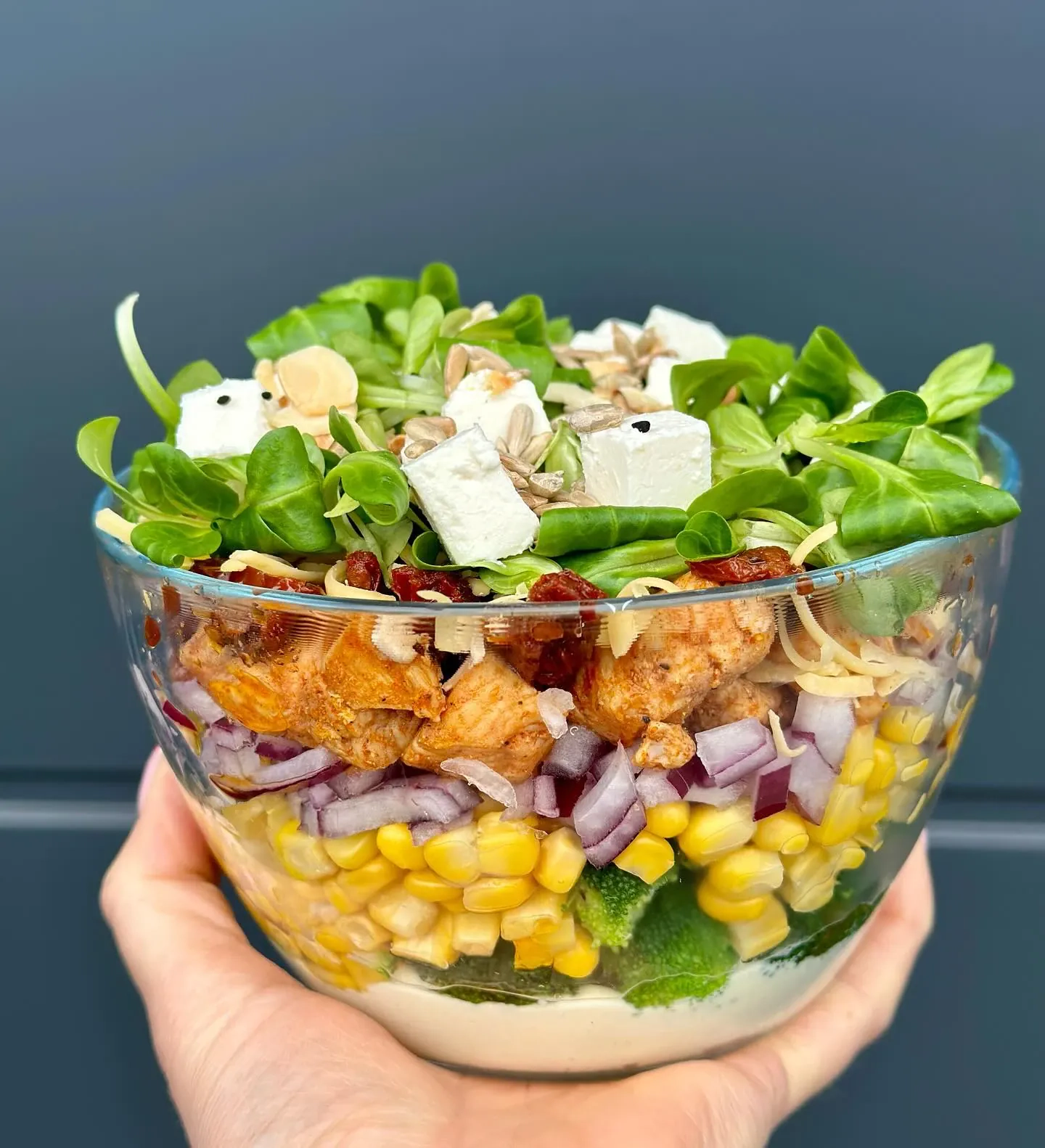 Sałatka brokułowa z kurczakiem gyros