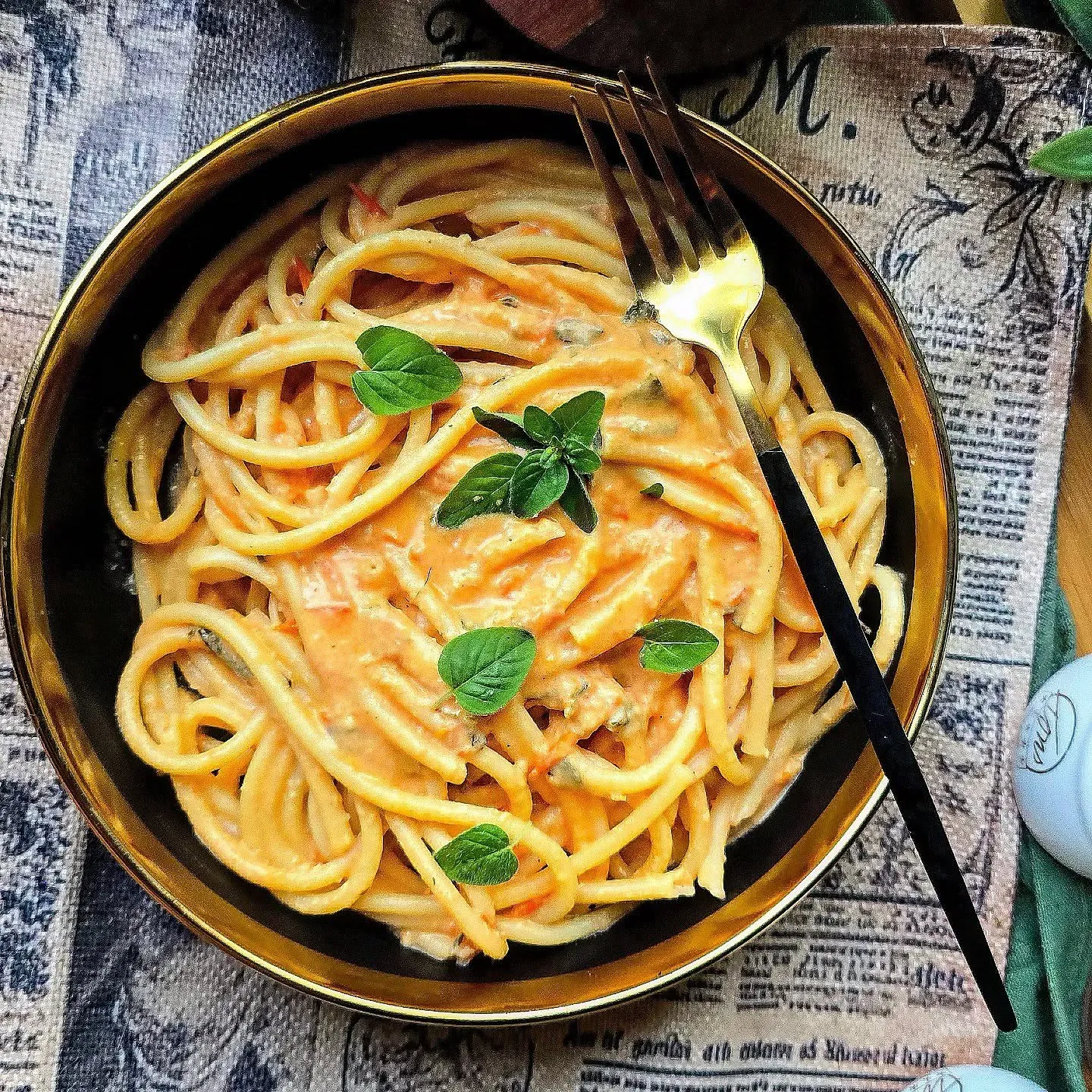 Kremowy makaron z burratą