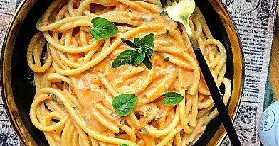 Kremowy makaron z burratą