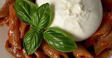 Makaron z dynią i burratą