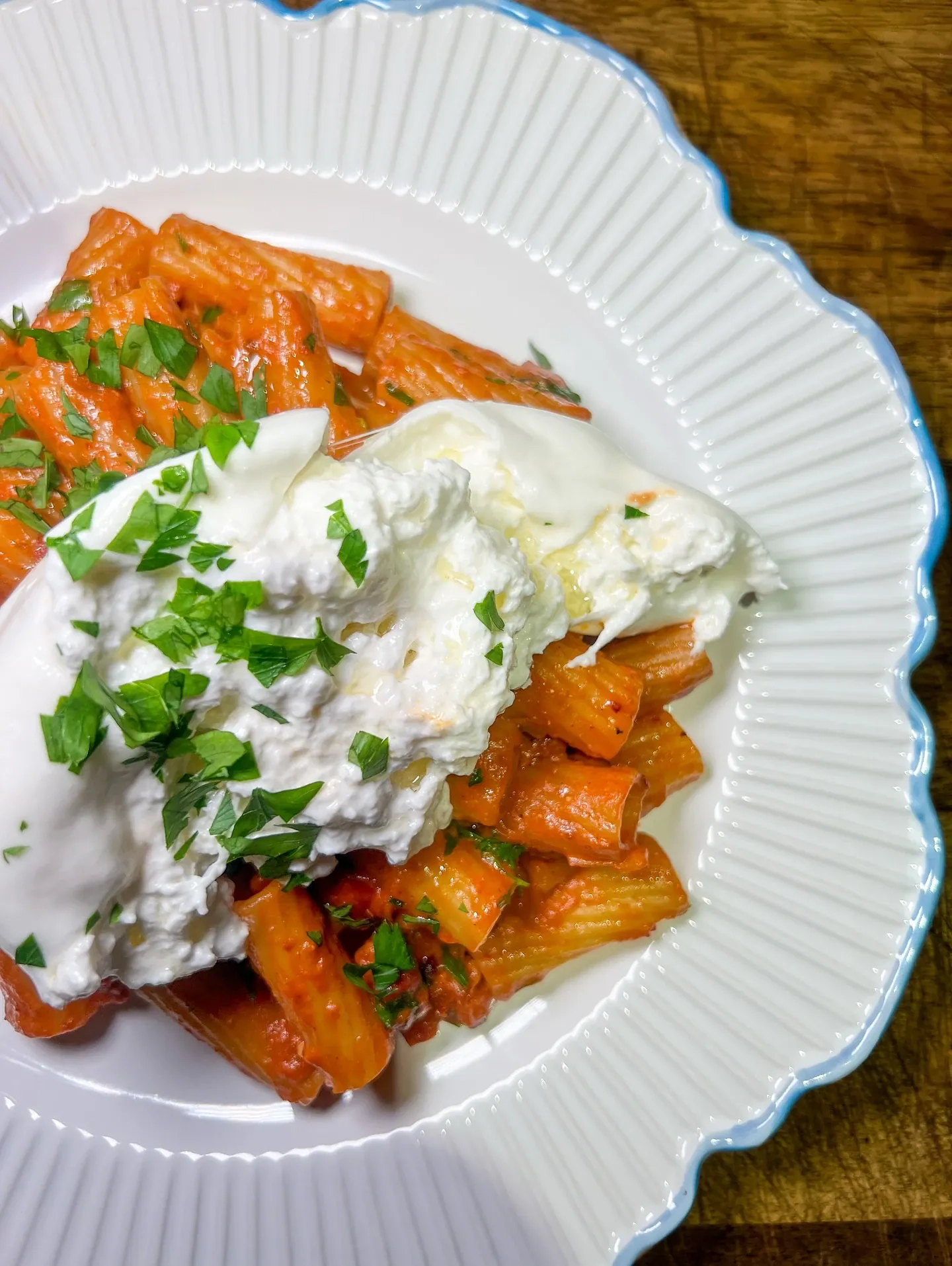 Makaron z krewetkami i burratą