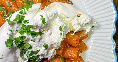 Makaron z krewetkami i burratą