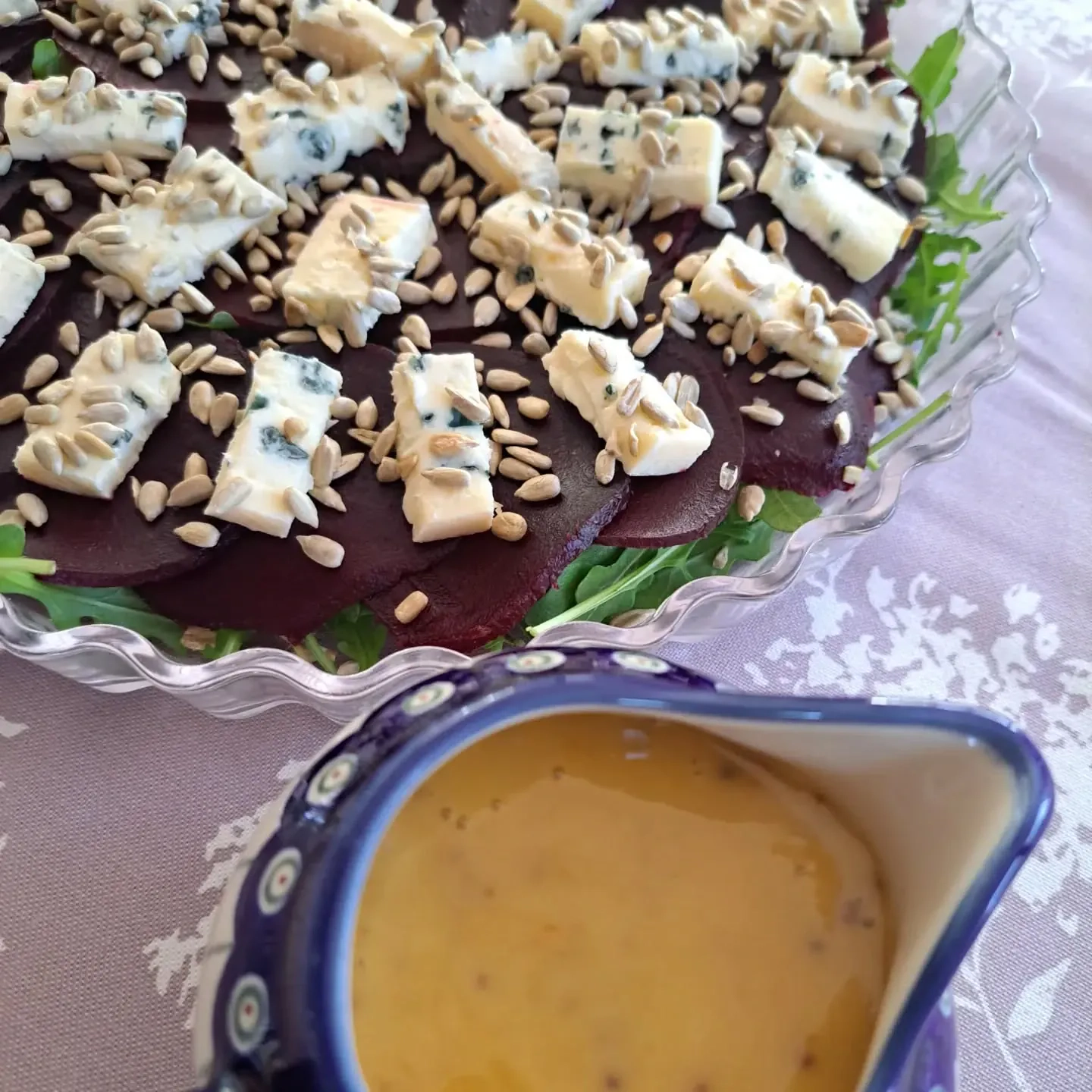 Medaus ir garstyčių padažas salotoms