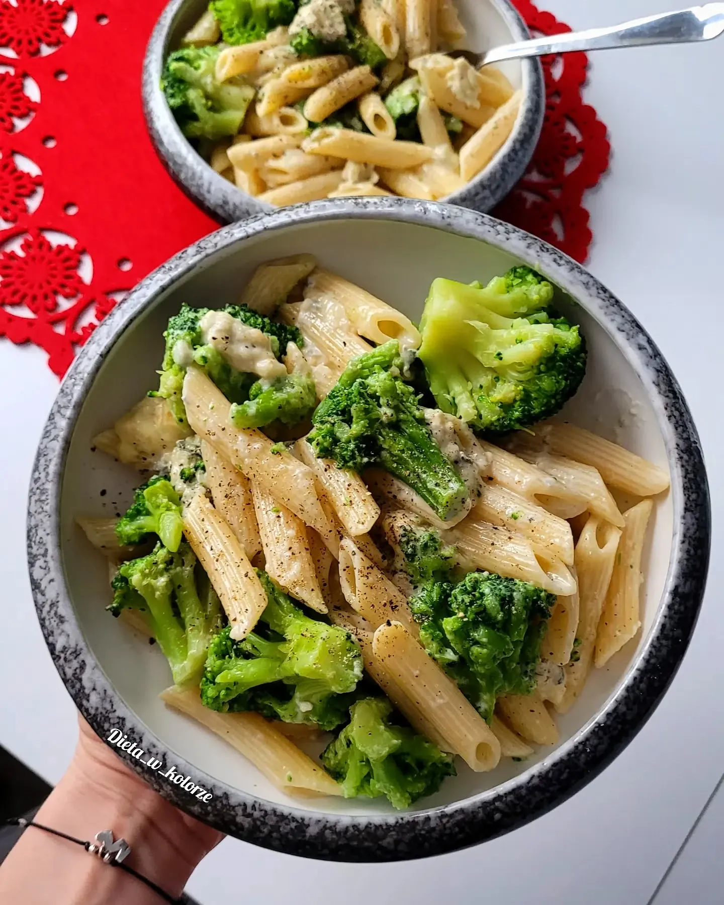Makaron z brokułami i szynką parmeńską