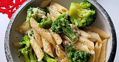 Makaron z brokułami i szynką parmeńską