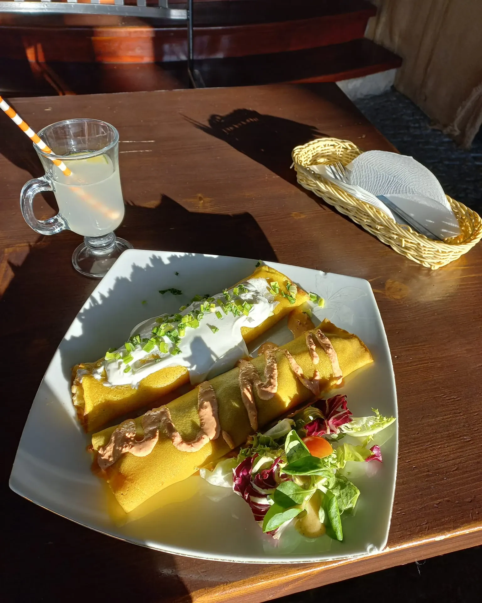 Naleśniki z jarmużem i białym serem