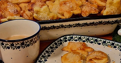 Ciastka półfrancuskie z twarogiem i jabłkami.