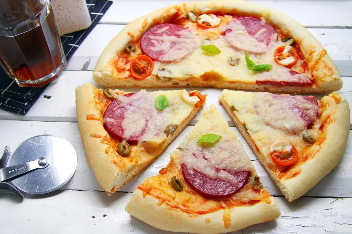 Amerykańska pizza na grubym cieście
