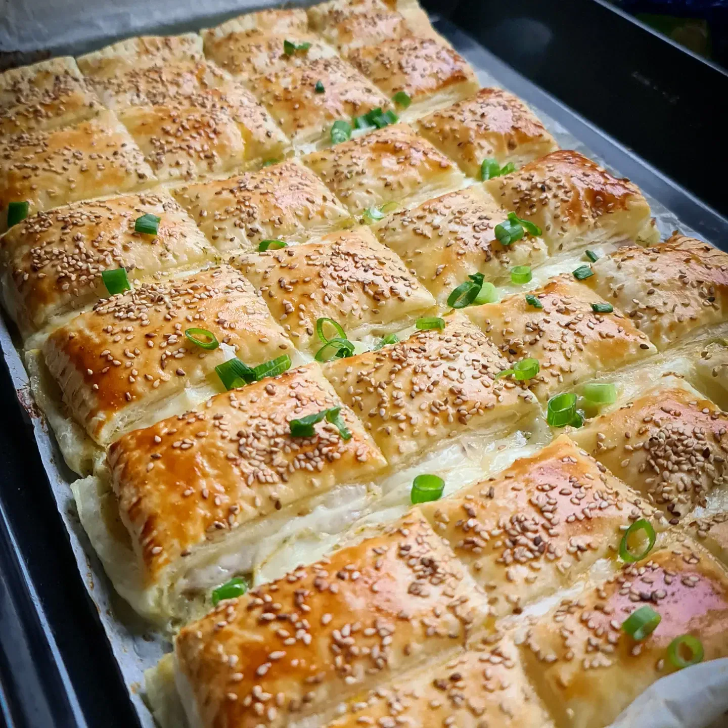 Herzhafte Blätterteigtaschen mit Schinken und Käse