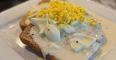 Creamed Eggs on Toast