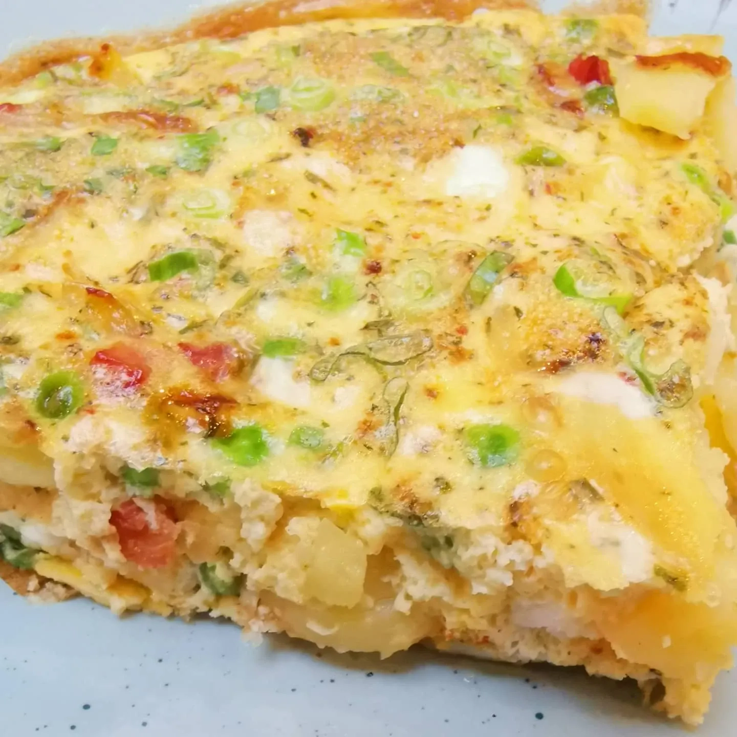 Italienische Frittata mit Kartoffeln, Erbsen und Frühlingszwiebeln