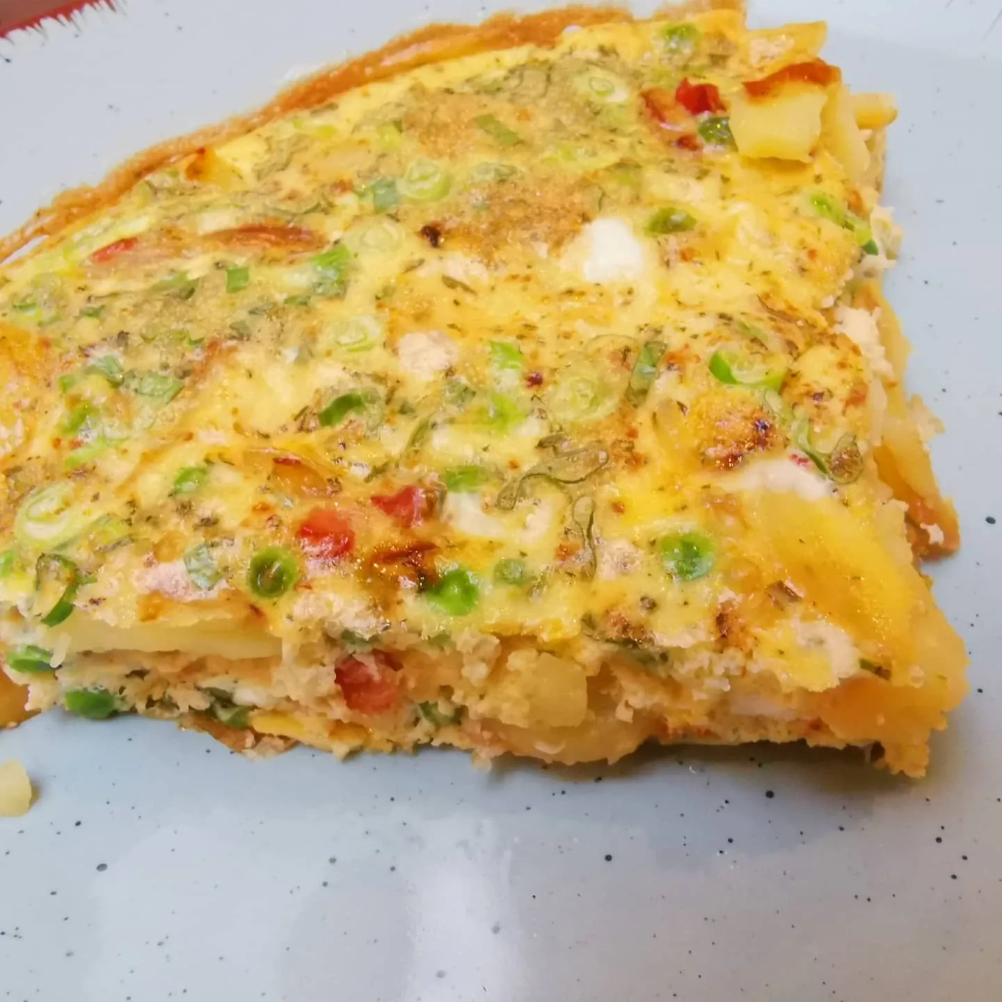 Italienische Frittata mit Kartoffeln, Erbsen und Frühlingszwiebeln