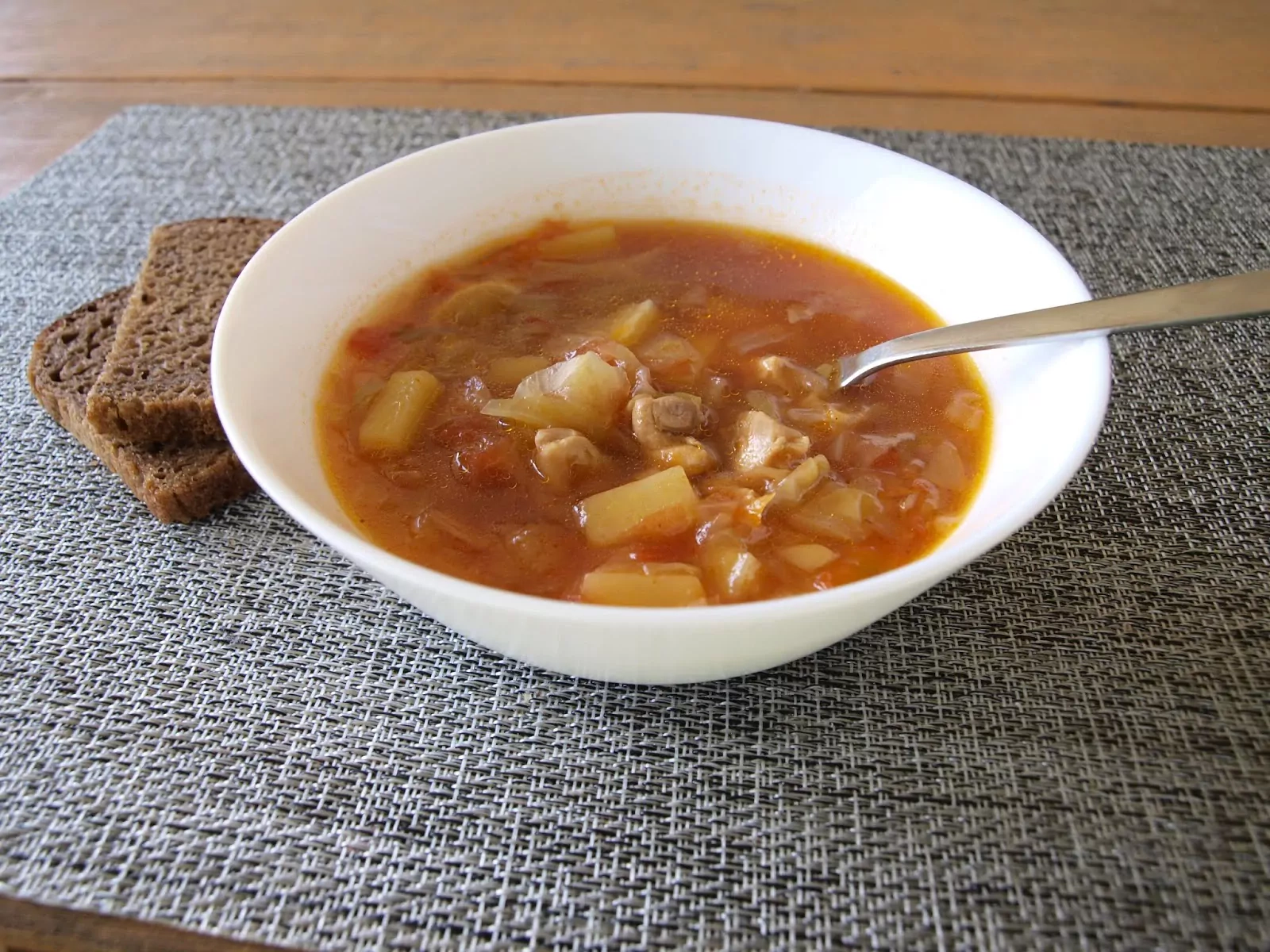 Pomidorinė kopūstų sriuba su vištiena