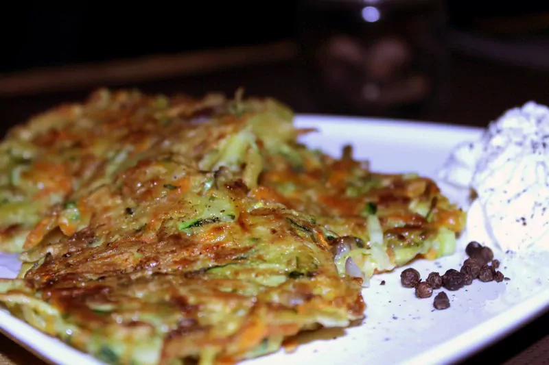 Vegetariški blyneliai iš cukinijų, morkų ir bulvių
