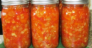 Cukinijų mišrainė žiemai su ananasais, paprikomis ir pomidorais