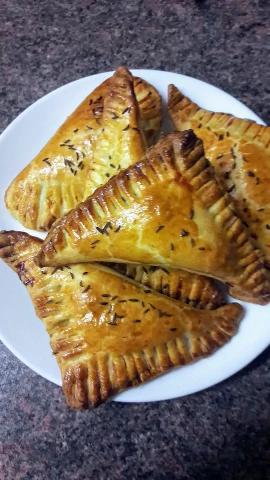 Nesaldūs užkandiniai pyragėliai su faršu