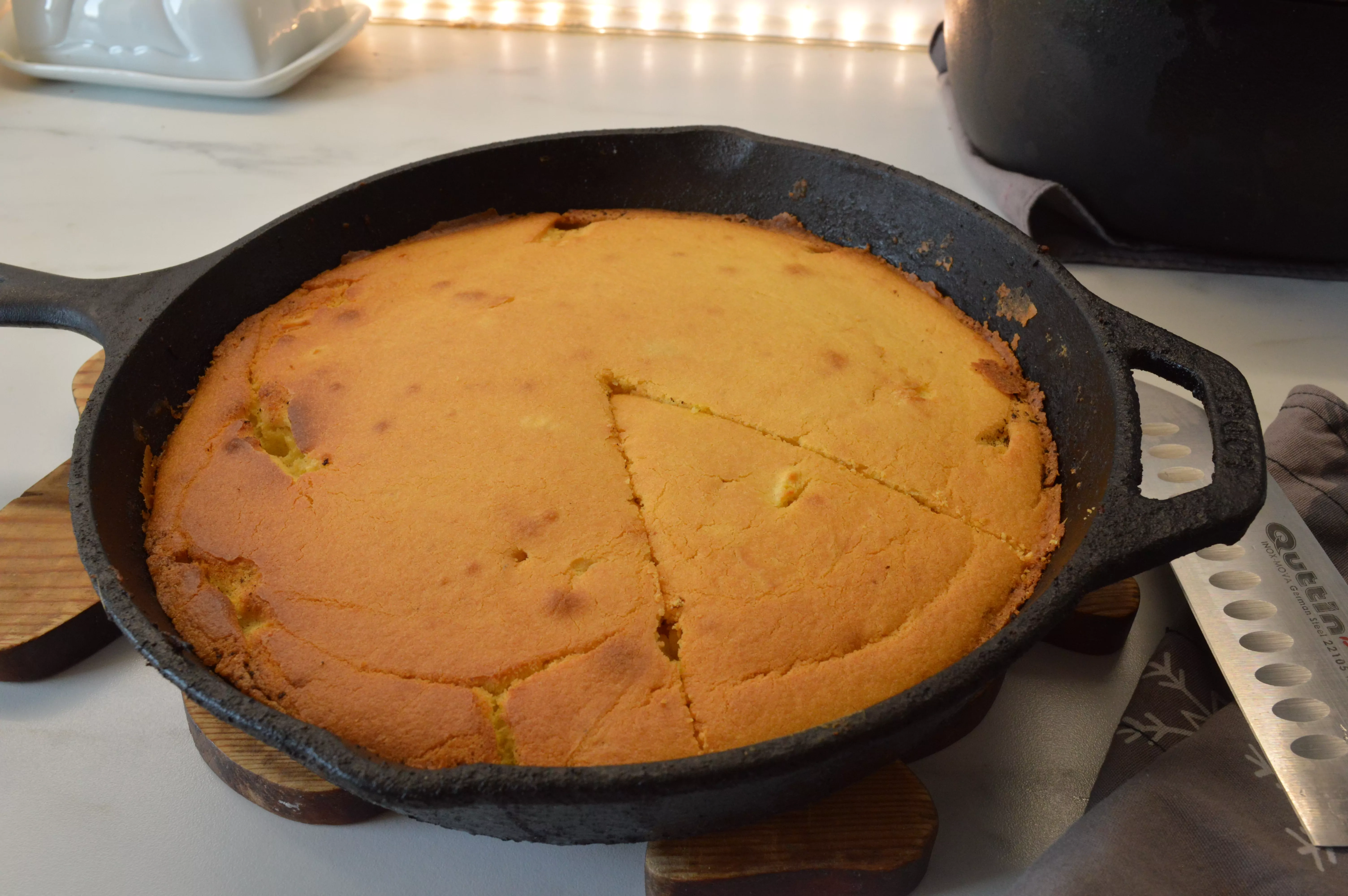 Kukurūzų duonelė arba minkštas ir drėgnas, lengvai saldus pyragas