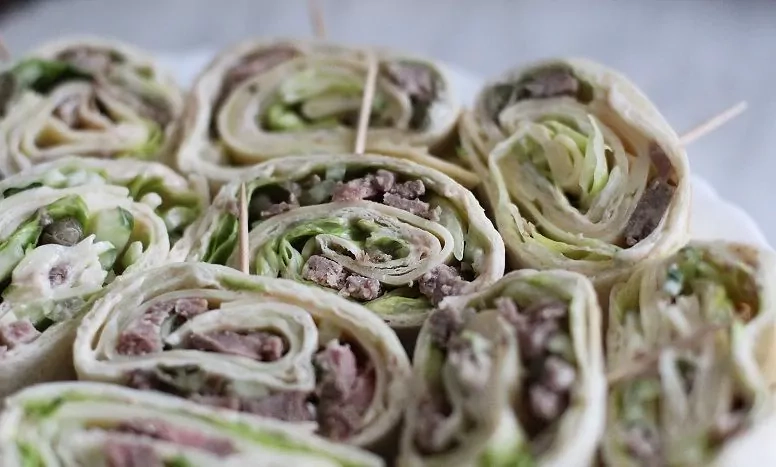 Gaivūs tortilijų suktinukai su jautienos didkepsniu