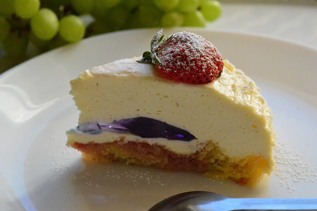 Kreminis gaivus maskarponės pyragas (tortas) su žele gabaliukais