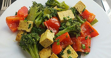 Tofu mit Curry und Gemüse