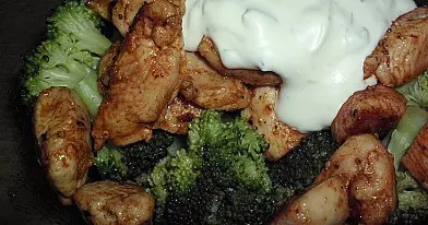 Brokolių salotos su vištiena