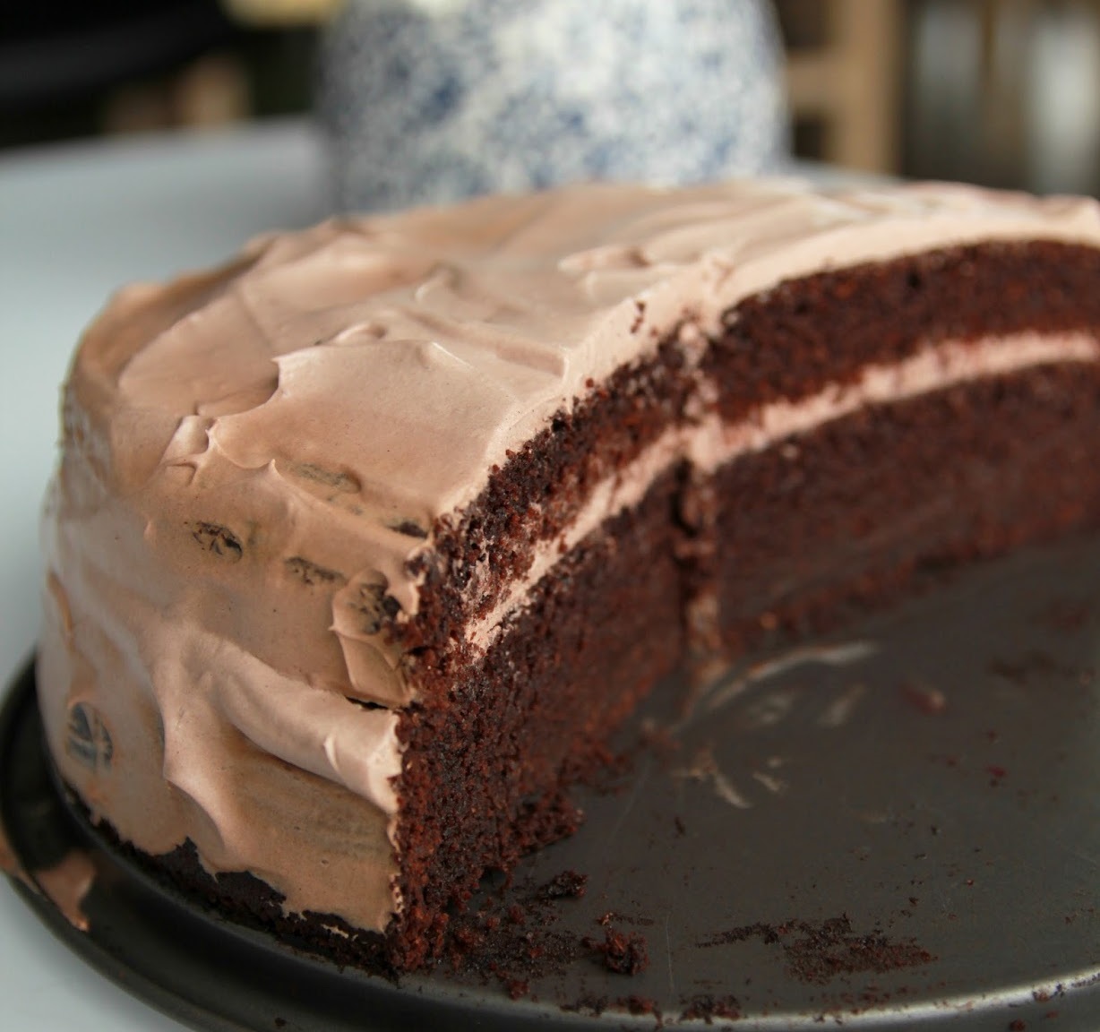 Veganiškas šokoladinis tortas su lengvai šokoladiniu kremu