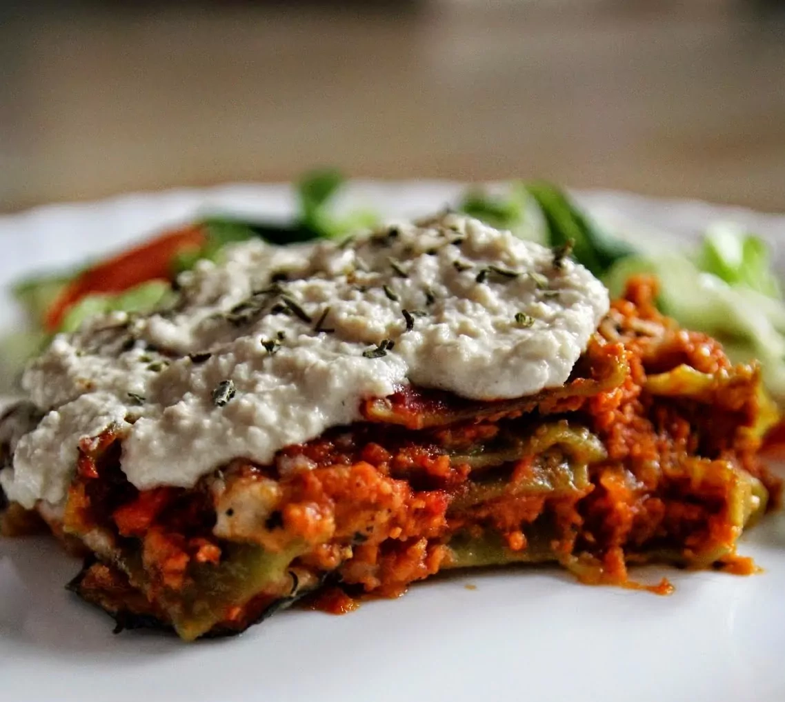 Veganiška lazanija su sojos faršu