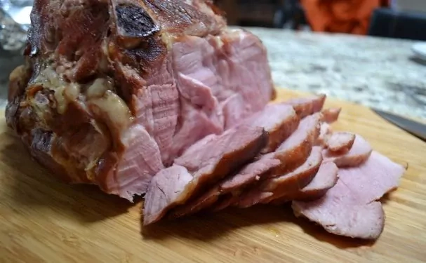 Orkaitėje keptas stirnienos kumpis