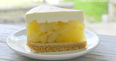 Nekeptas obuolių - vanilės sūrio tortas