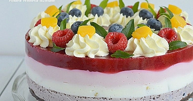 Nekeptas varškės tortas su uogomis
