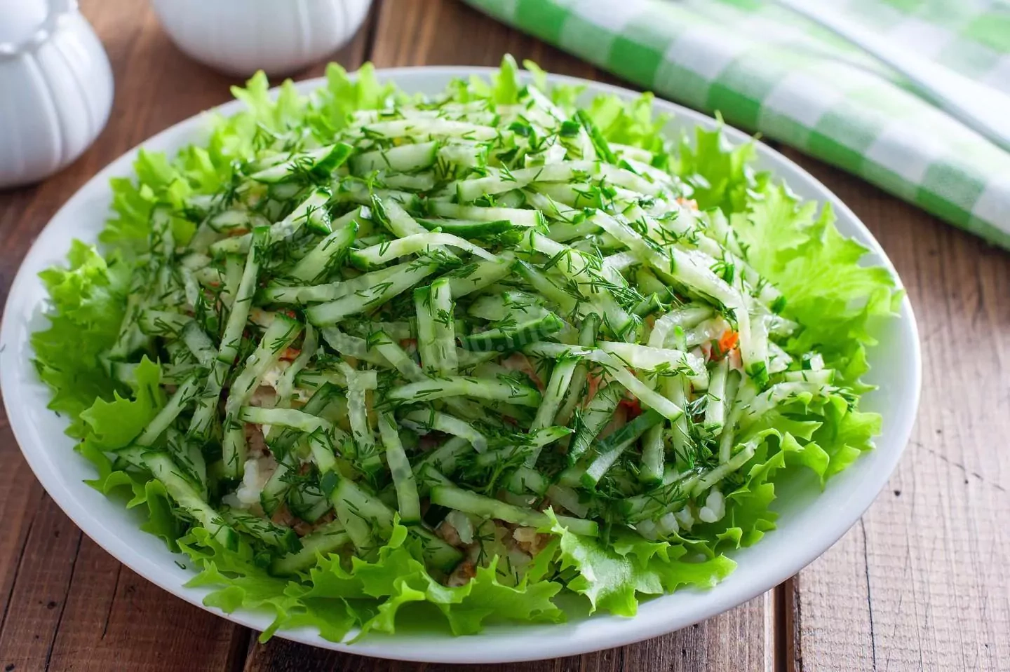 Norweska sałatka "Roman" z ryżem i łososiem