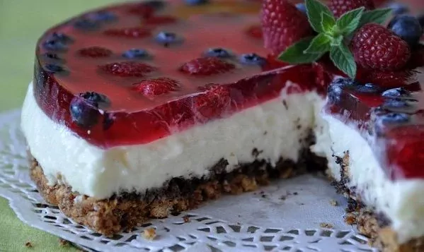 Nekeptas varškinis tortas