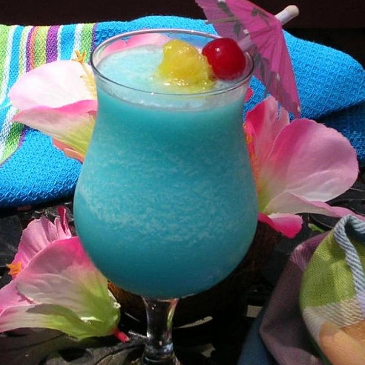 Blue Hawaiian - Mėlynas Havajietiškas (Blue Curacao likerio ir romo kokteilis)
