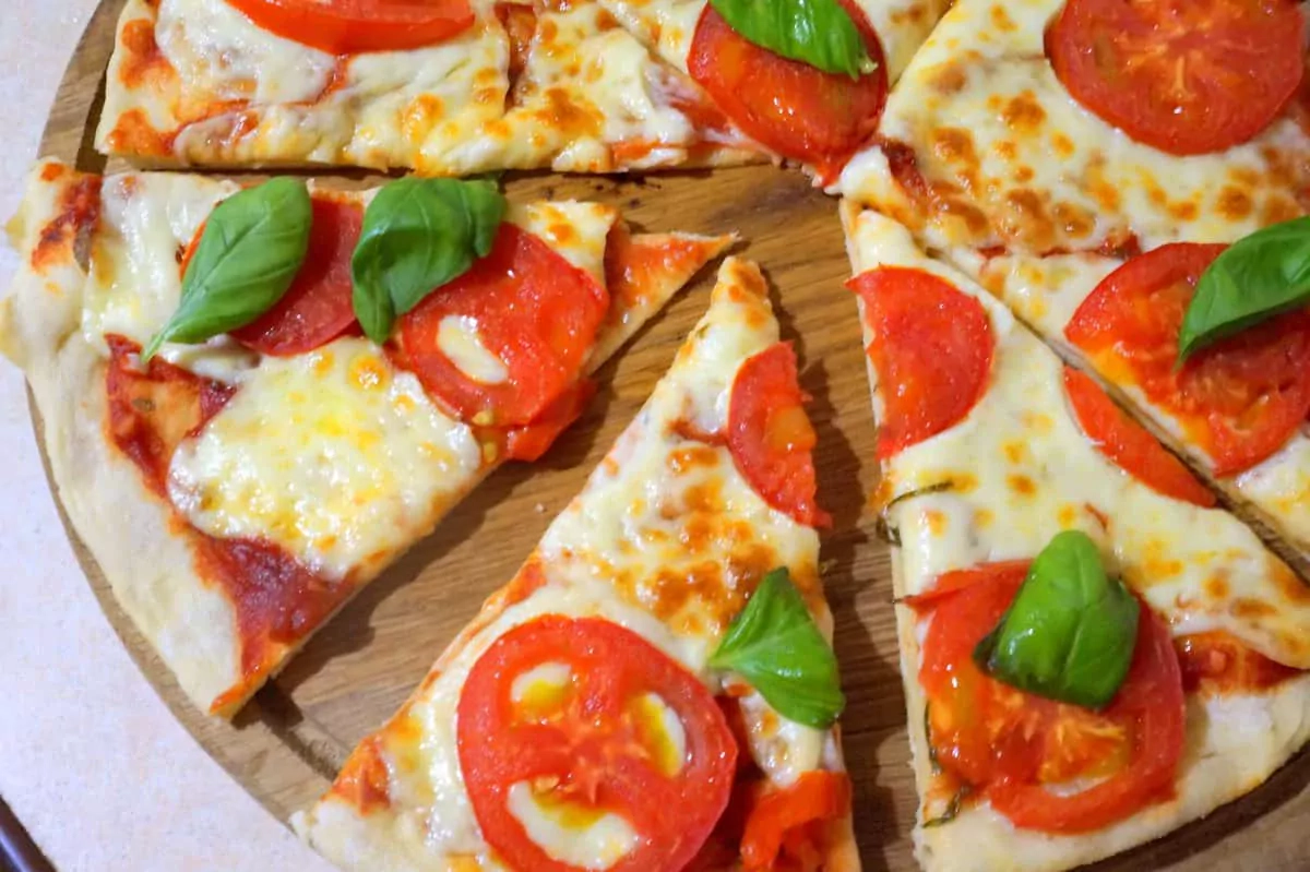 Pizza margherita - Naminė pica Margarita