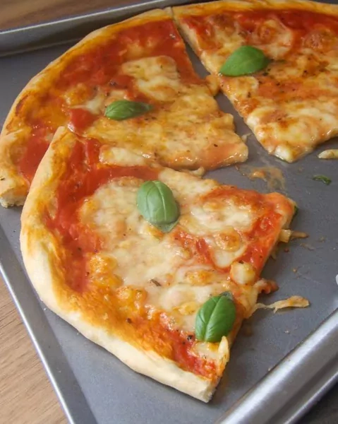 Pizza margherita - Naminė pica Margarita