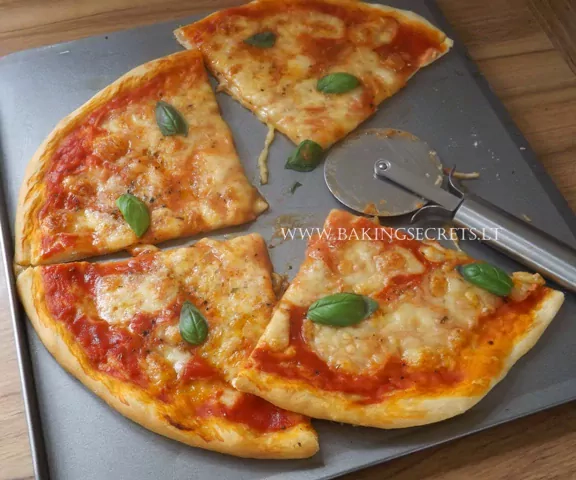 Pizza margherita - Naminė pica Margarita