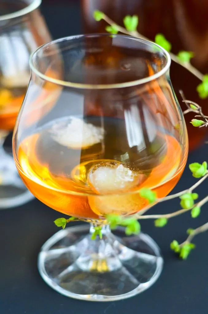 Svairaininė degtinė (svarainių trauktinė)