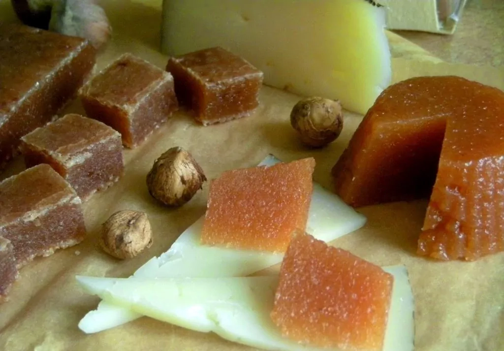 Valgomos dovanos: Cidonijų sūris (Membrillo)