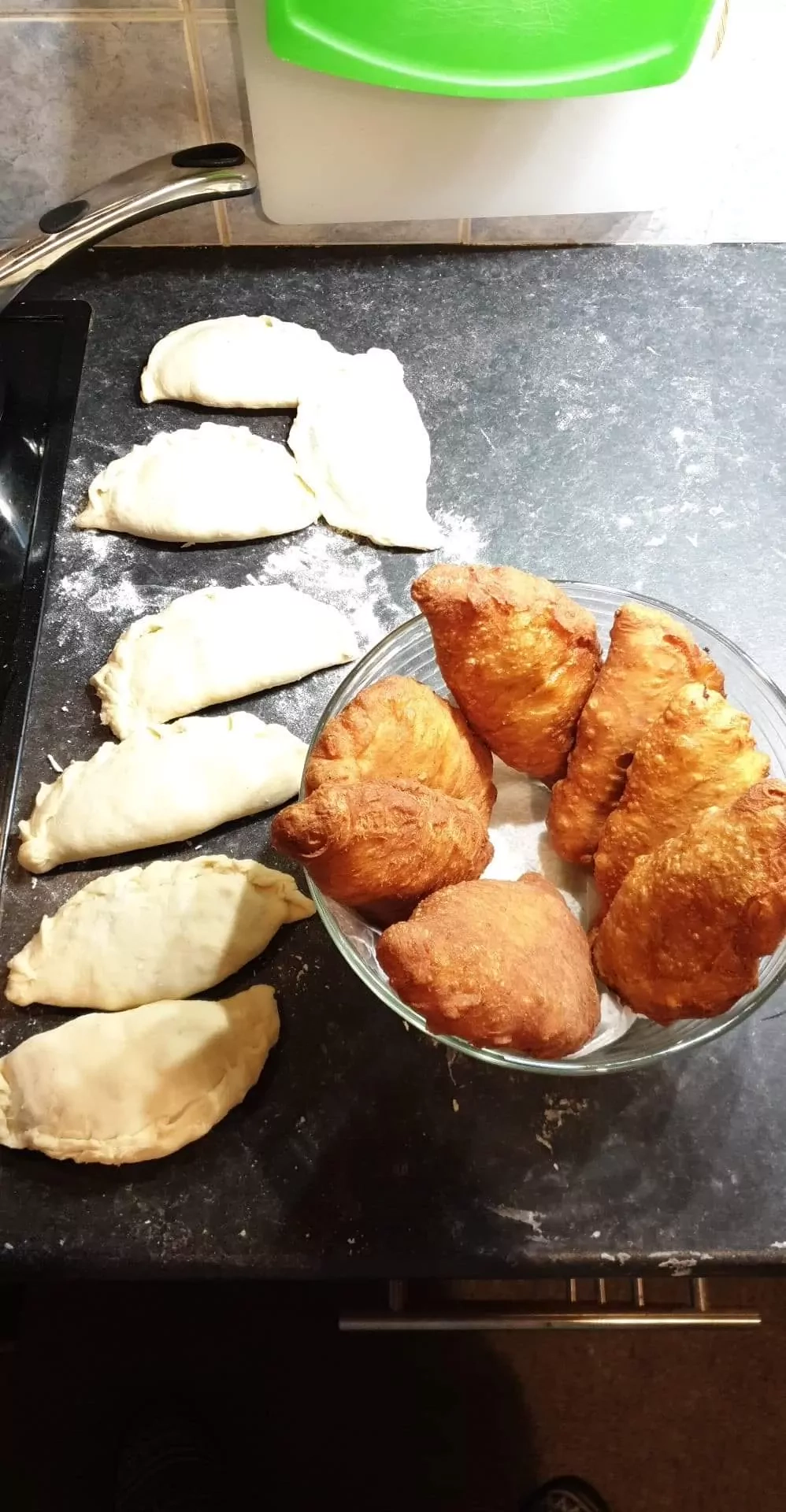 Skaniausi kefyrinės tešlos čeburekai su mėsa