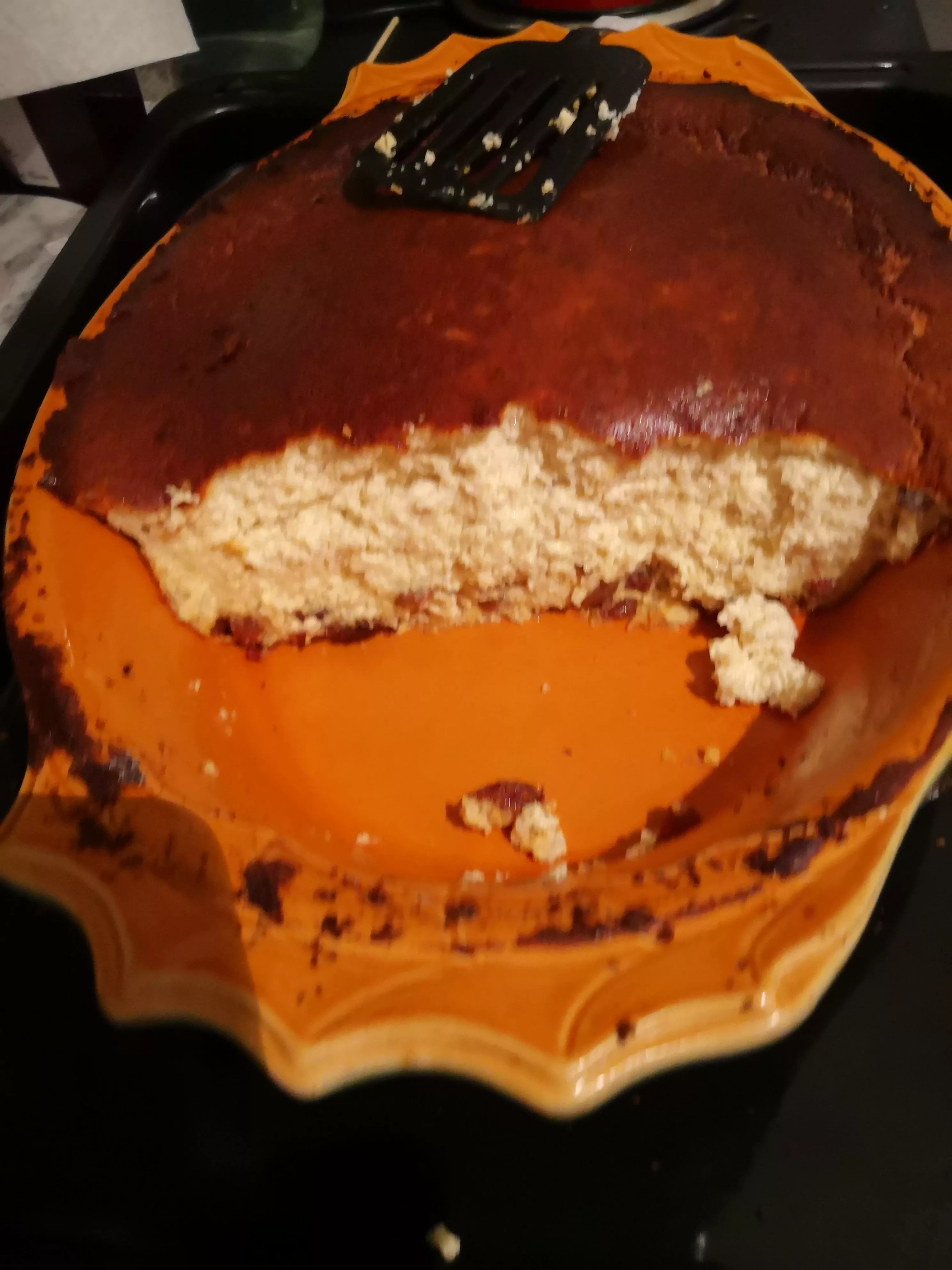 Skanus varškės apkepas su manų kruopomis ir razinomis