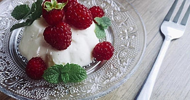 Nekeptas desertas: Panna cotta su šviežiomis avietėmis pagal Beatą